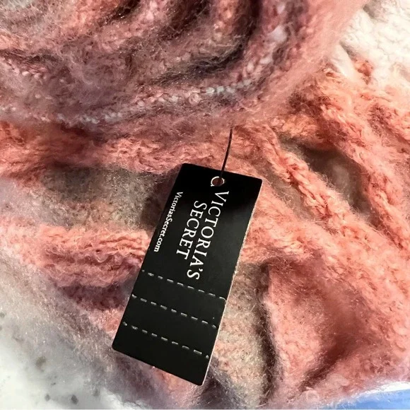 Victoria’s Secret Holiday Plush Scarf New With Tags Pinks and Grays. - Picture 5 of 5